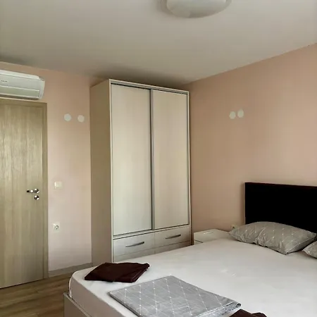Markapart 4 - Center - Sleeps 5 * Ruse